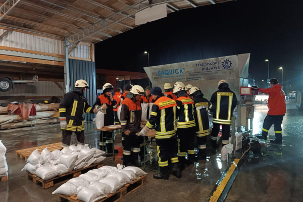 THL Unwetter - Sandsack füllen 